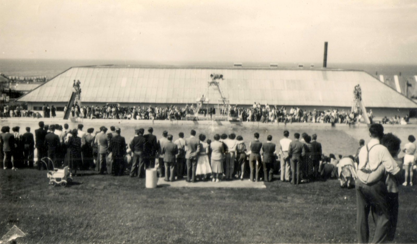 REDCOATS REUNITED Butlins Ayr 195 swimming pool