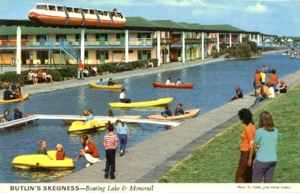 BUTLINS SKEGNESS BOATING LAKE